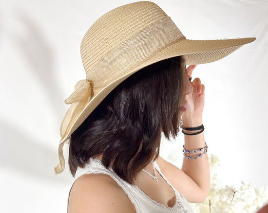 Chapeau avec noeud
